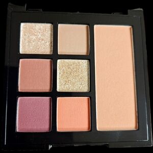 NWT WHAT'S UP BEAUTY FLIRTIQUE EYE & CHEEK PALETTE!